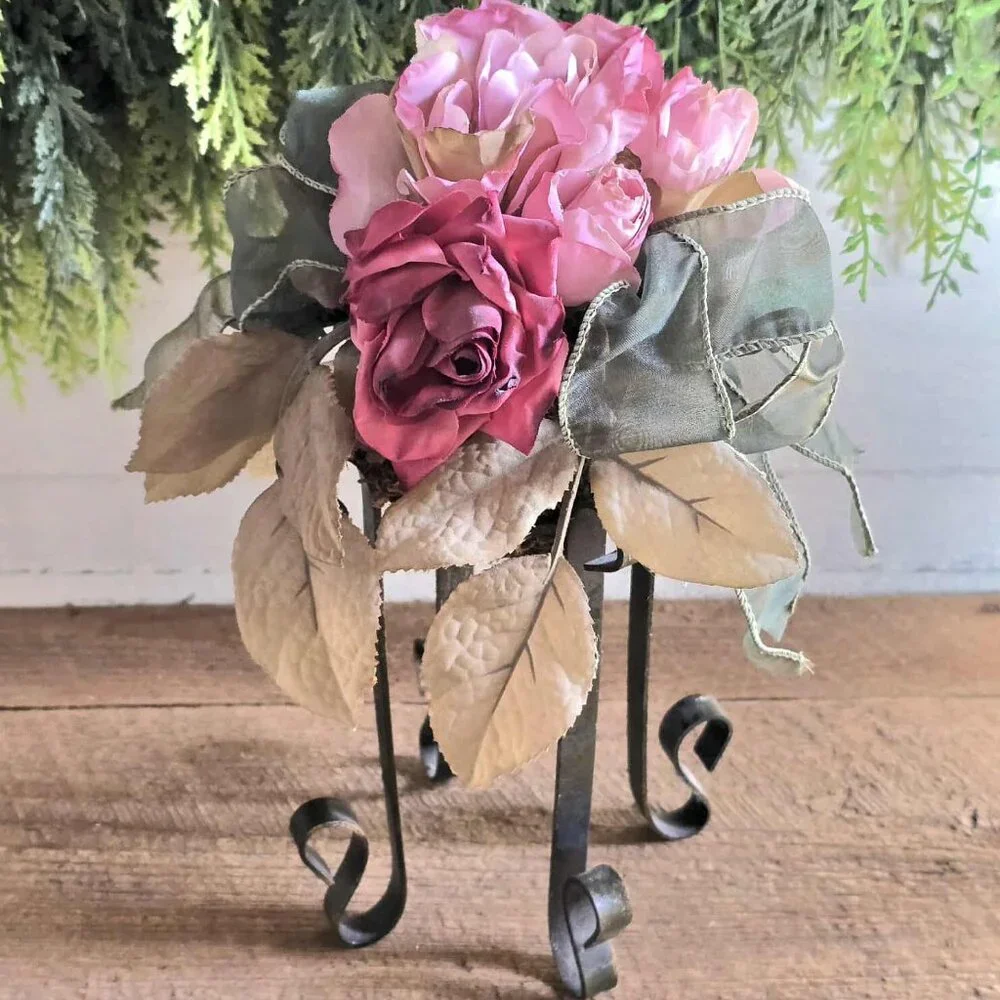 Shabby Chic Artificial Rose Leaf Floral Arrangement Scrolled Standing Decoration